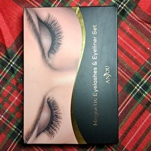 NWT Magnetic Eyelashes & Eyeliner Set